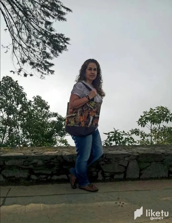cluljsz6x005cc6sz0mp37j3o_chic.webp