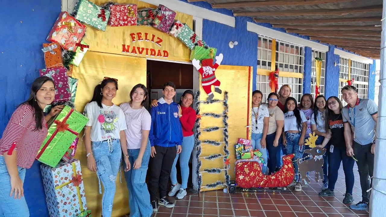 Sd6oUugbDl…
Payout: 0.000 HBDActivados en modo Navidad en la oficina
2025-10-25 23:41<liketuimages> <center> ![exEvCTZFudGnnA0d_1001117703.webp