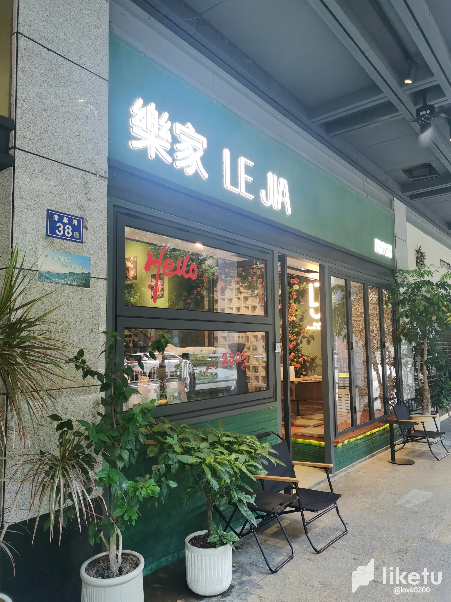 FzSHNBsqyrAc6dCk_1.webp