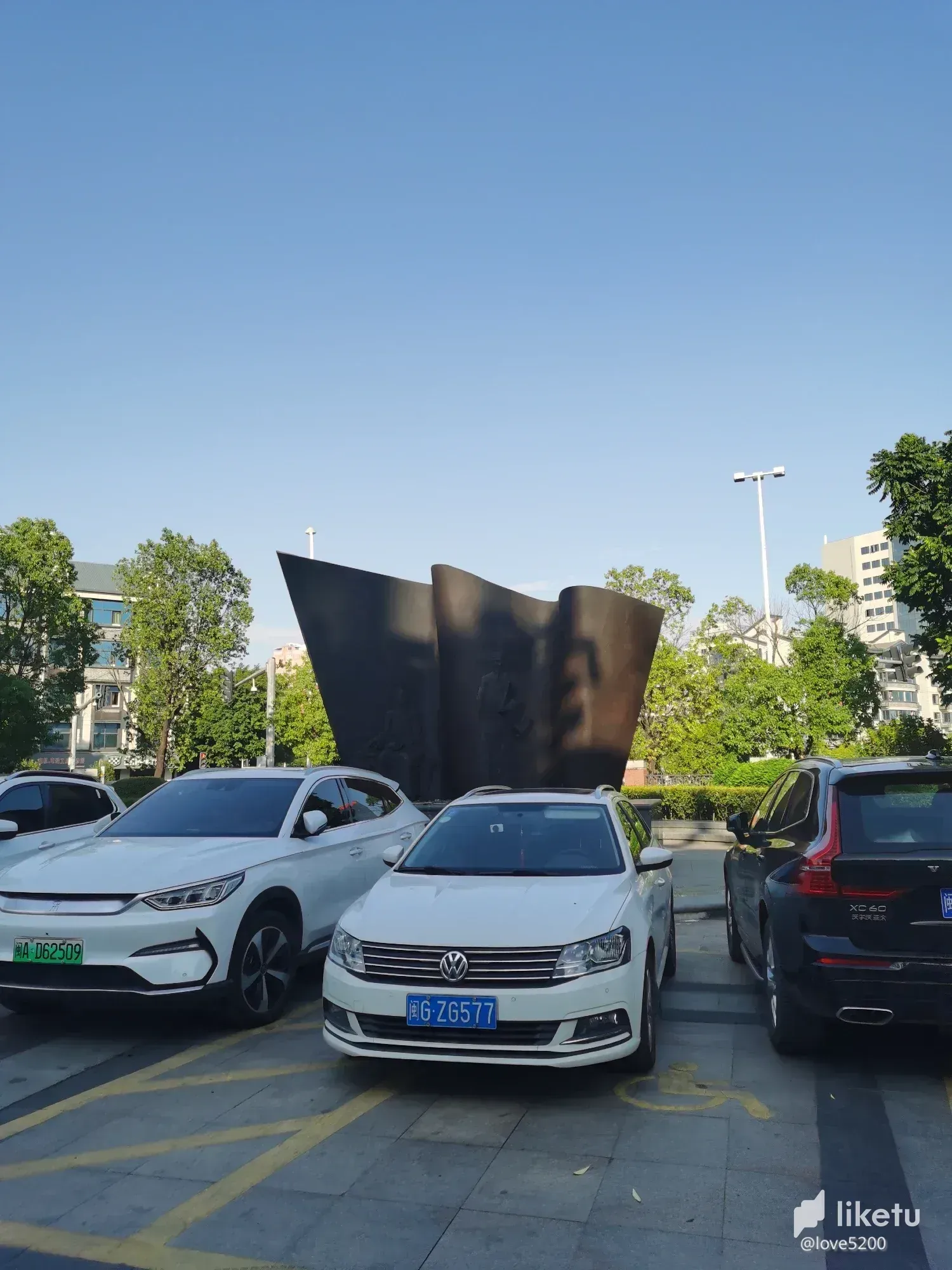 cl8somcb403310hkcb4km1f3s_3.webp
