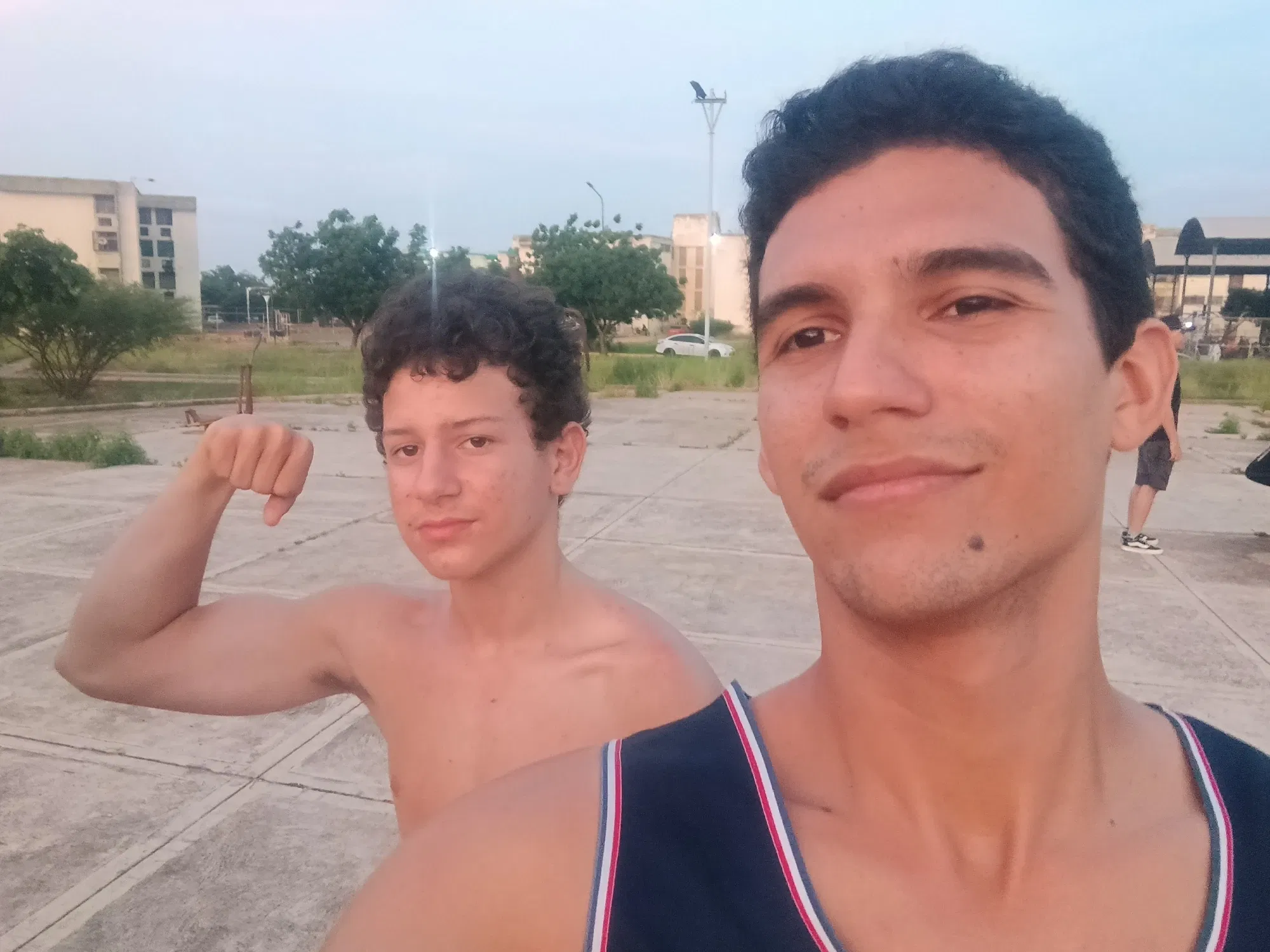 8r5hY6QzbnhV1DOz_1000423387.webp