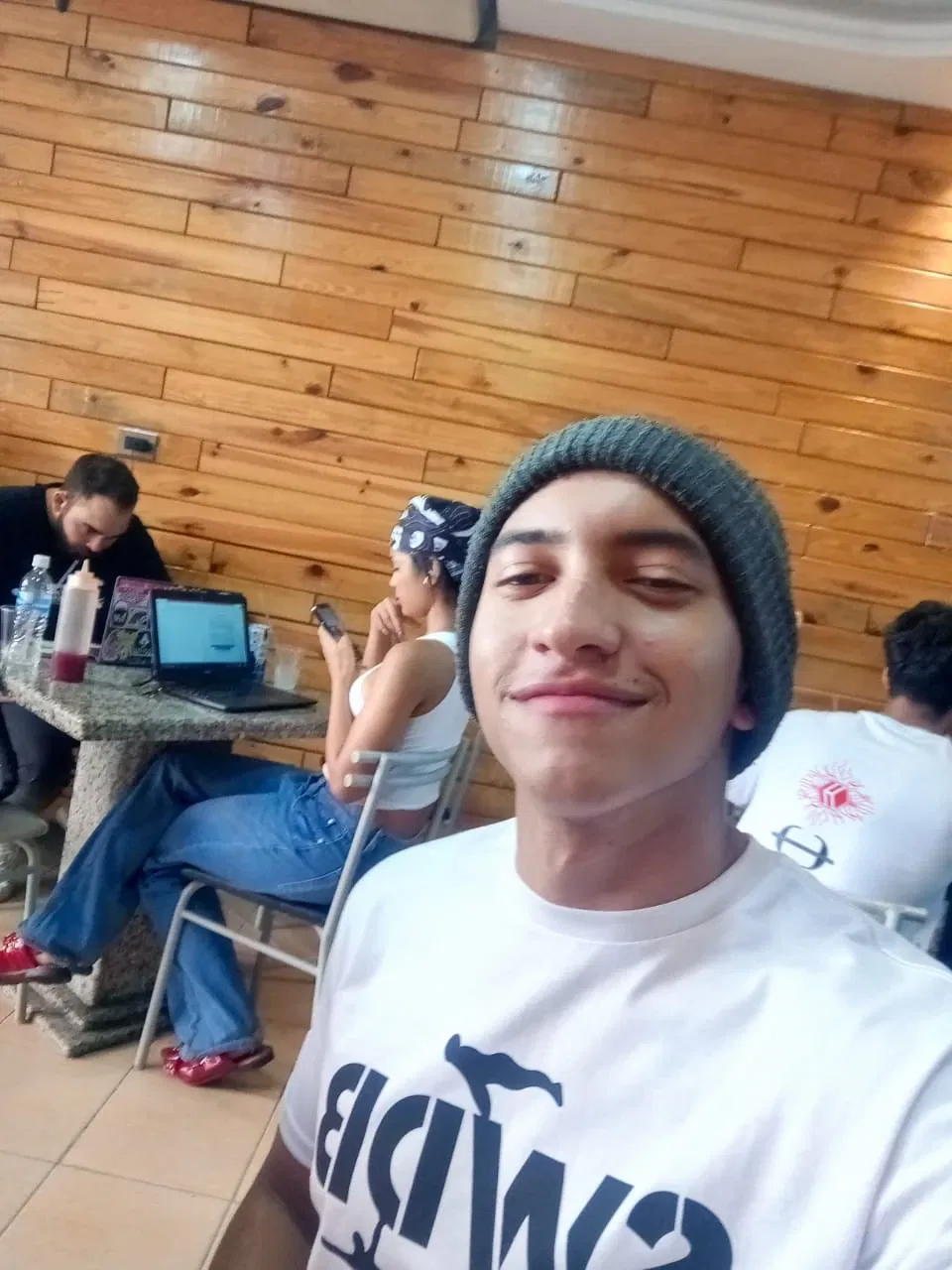 O4znykyoWVC7eNdq_1000251463.webp