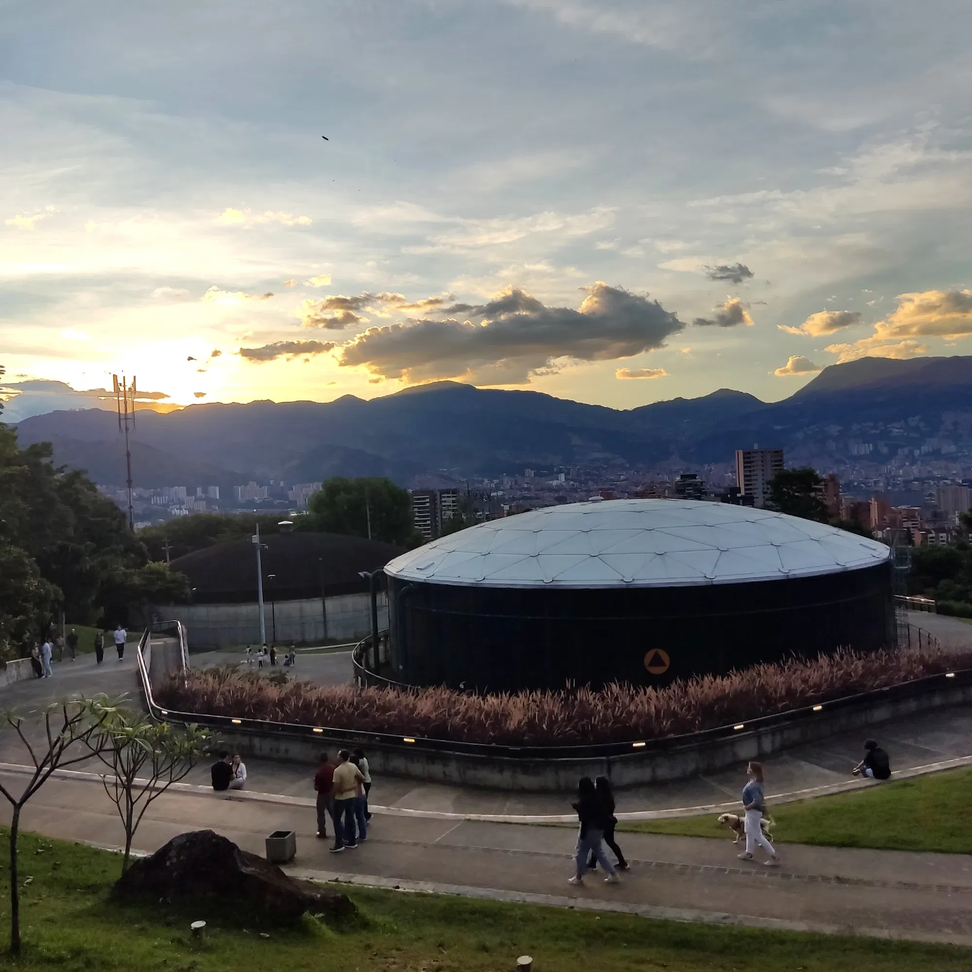 CXdbfHaNViohoqFS_IMG_20250518_111705.webp/