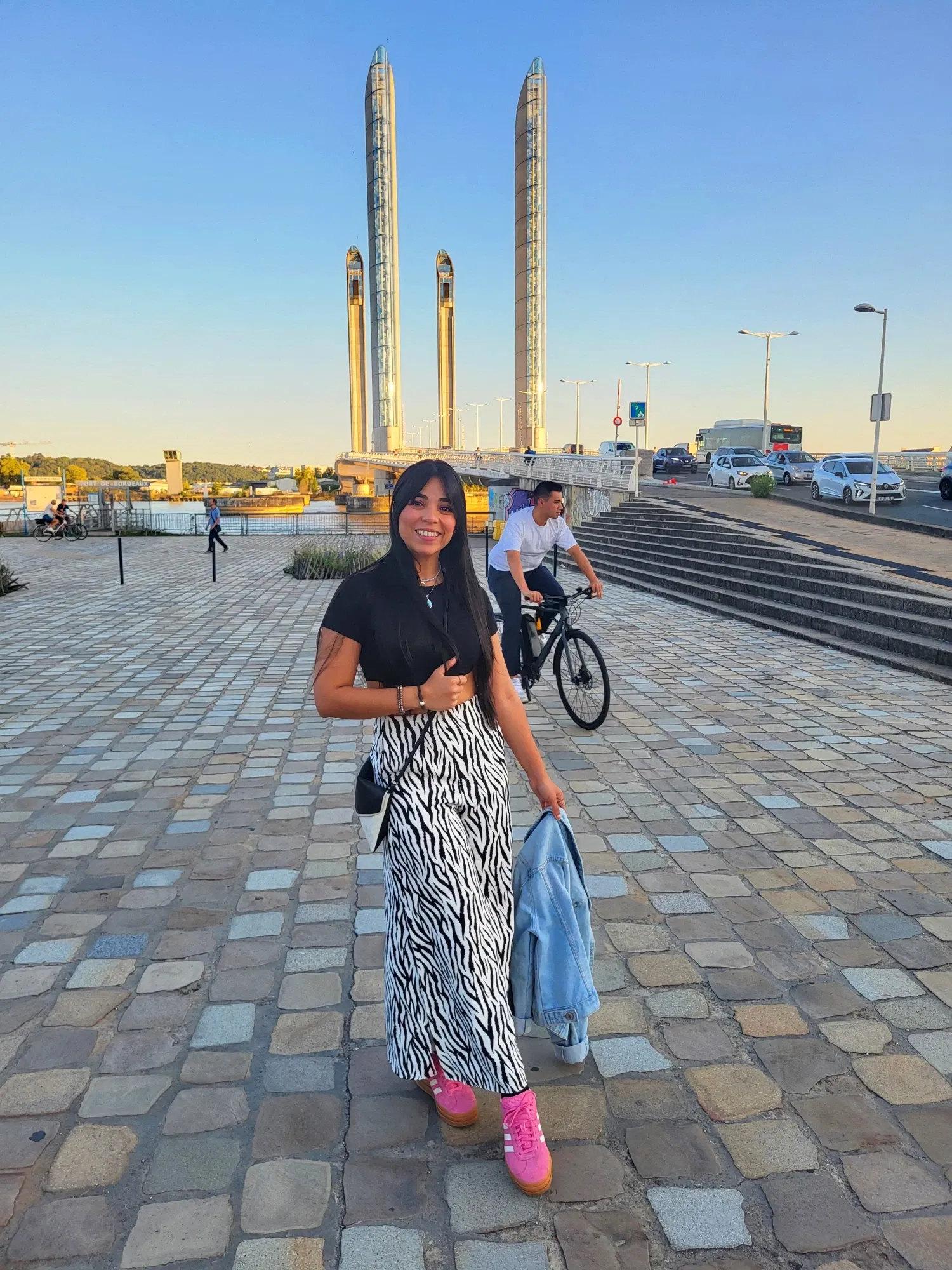 VvFRGh8RkmqWcBIm_1000220583.webp