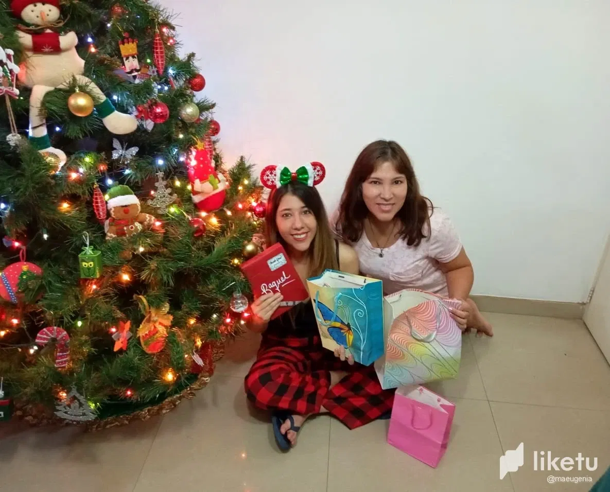Nuestro Intercambio de Regalos de Navidad (ESP/ENG)