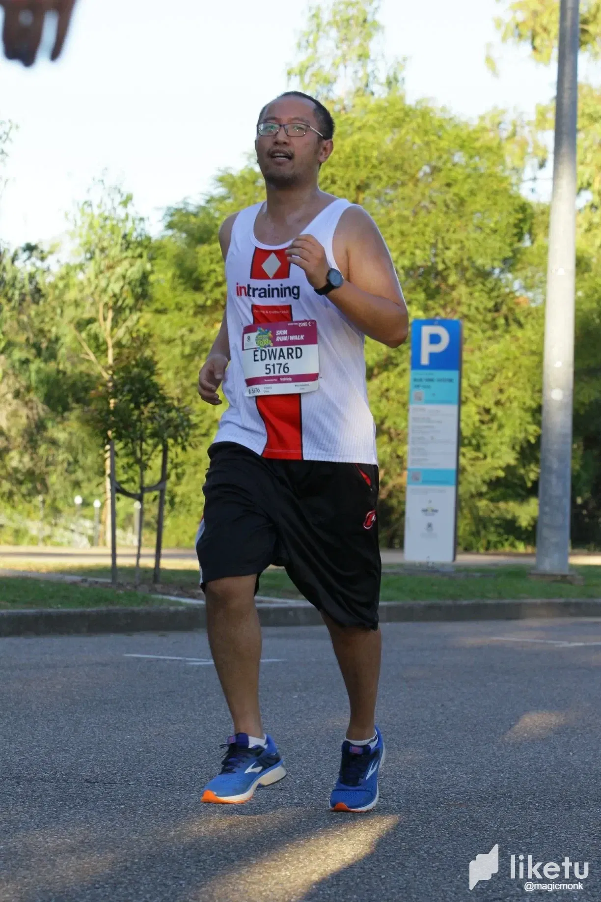 clh2hjb4000295qsz7f9q6xb6_running_qld_uni.webp