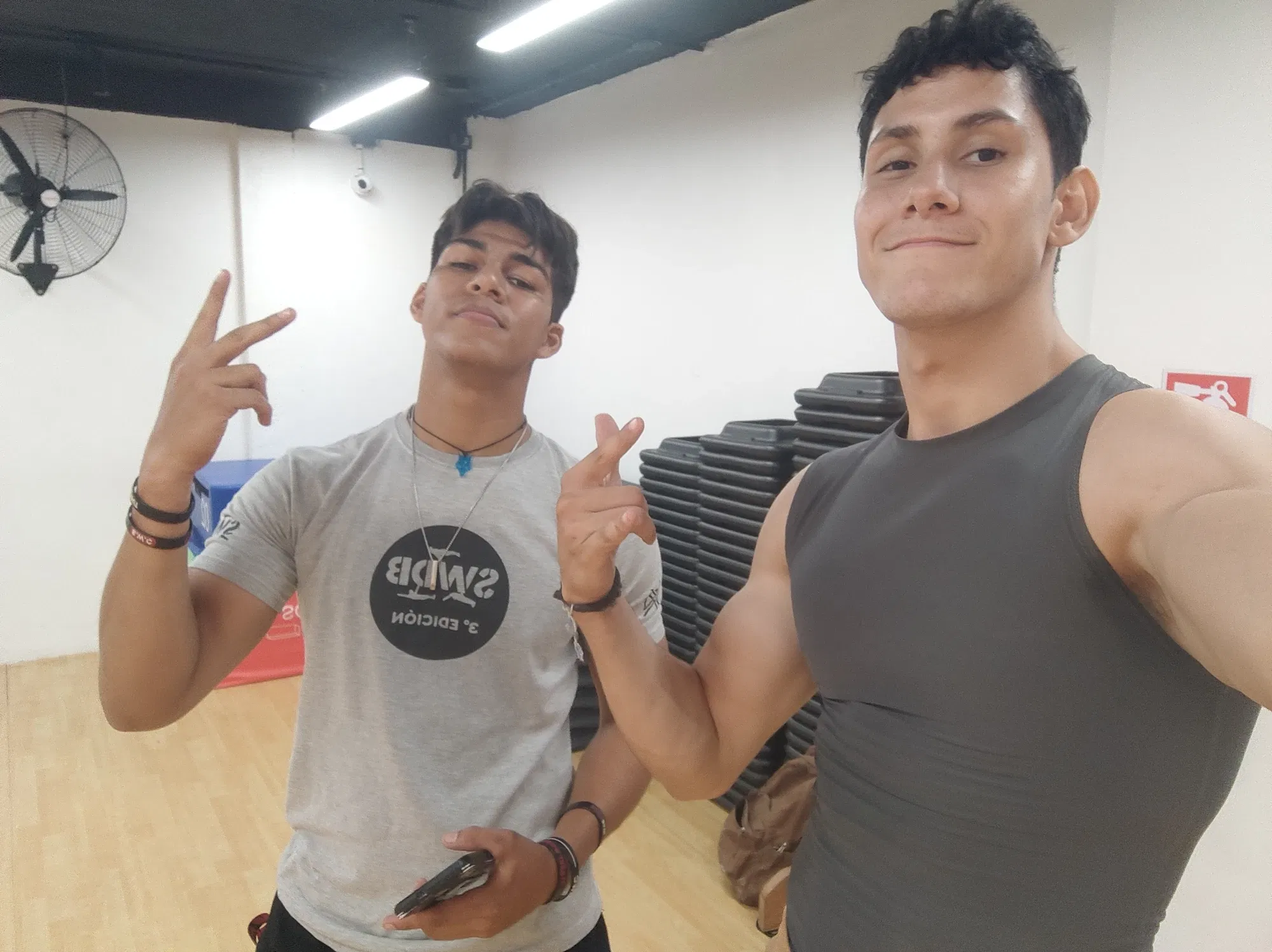 PZSMdbumgPqcs9a0_1001786360.webp