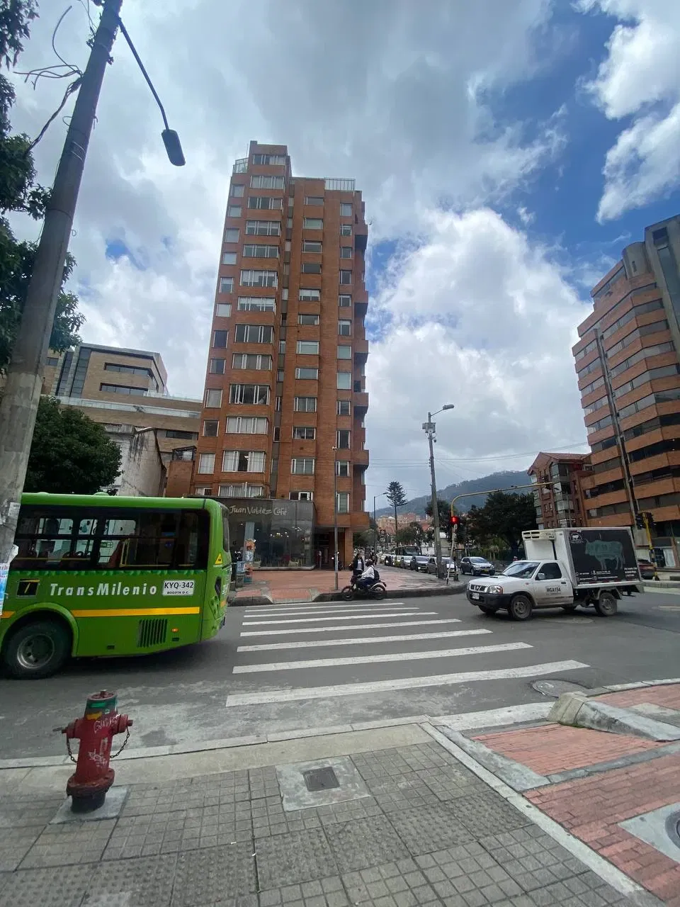 T4RSeUr2IUKud1Xf_photo_5116591907366088201_y.webp