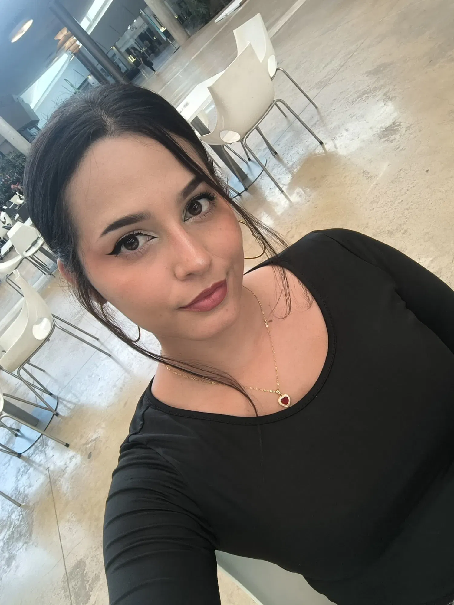 AtjtF9UuL5viylmG_1000395663.webp/