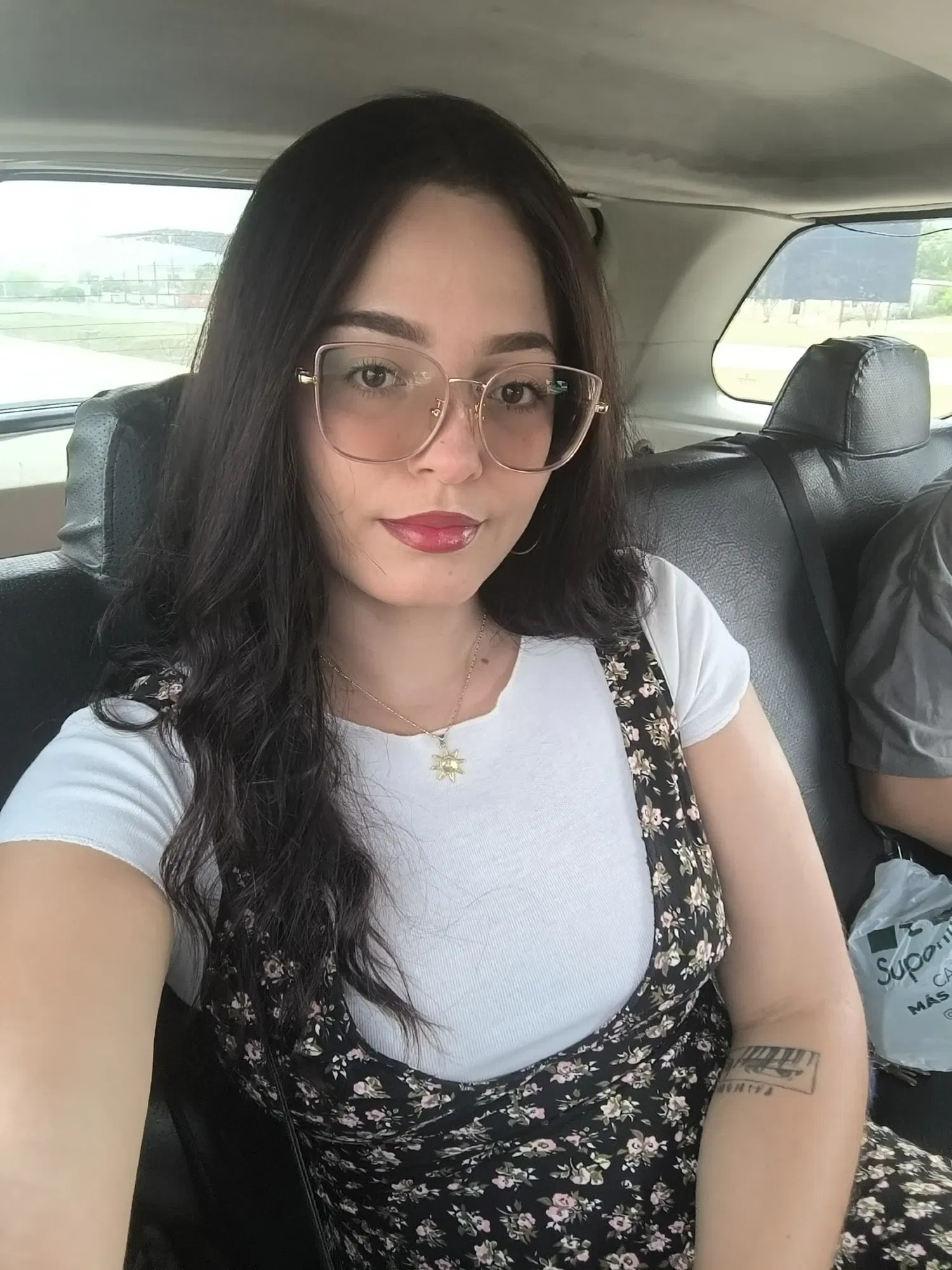 B2KhuJQMXi1R4lEx_1000421314.webp/