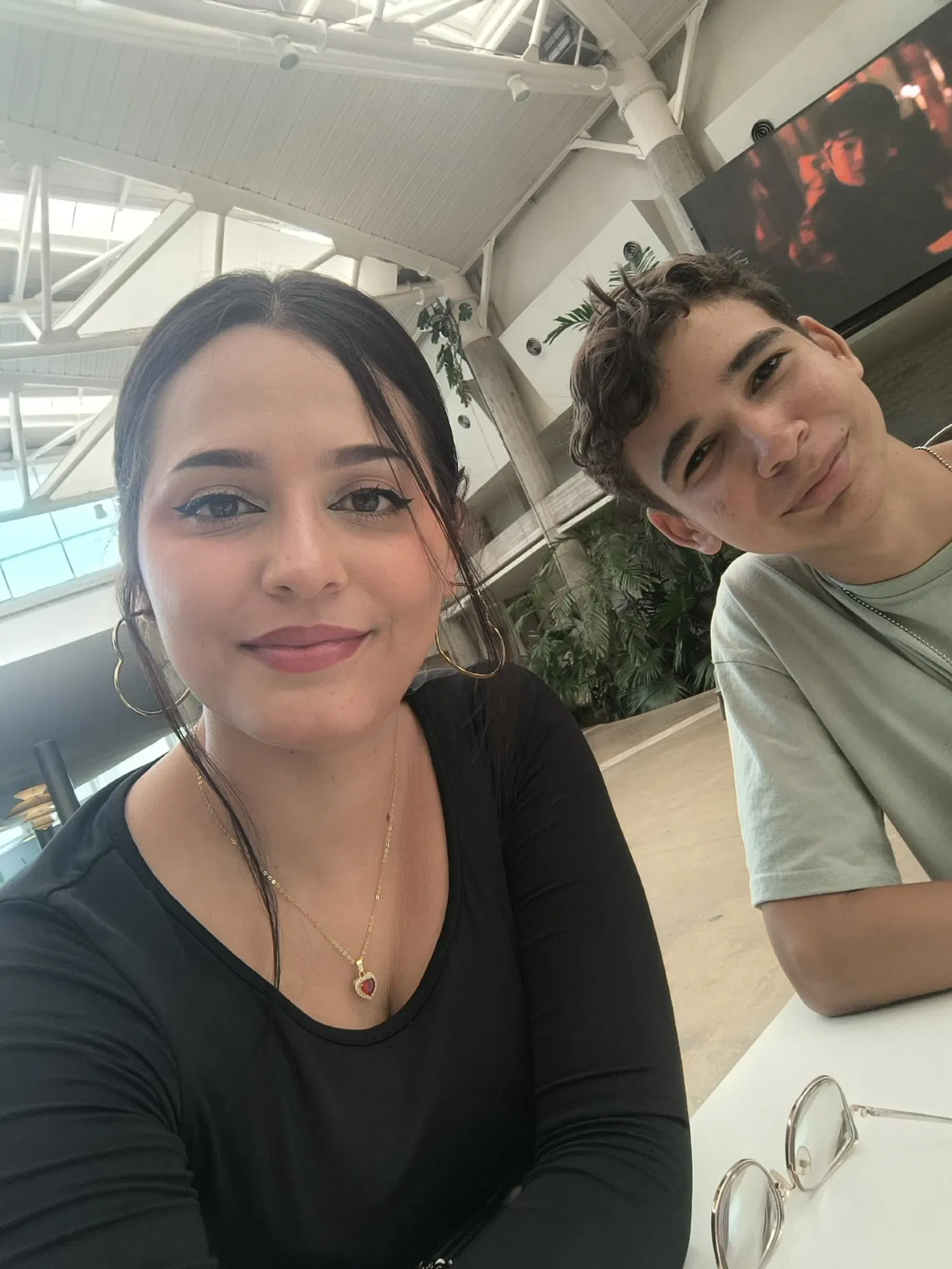 LQyQUEuhzCNQcMIW_1000395658.webp/