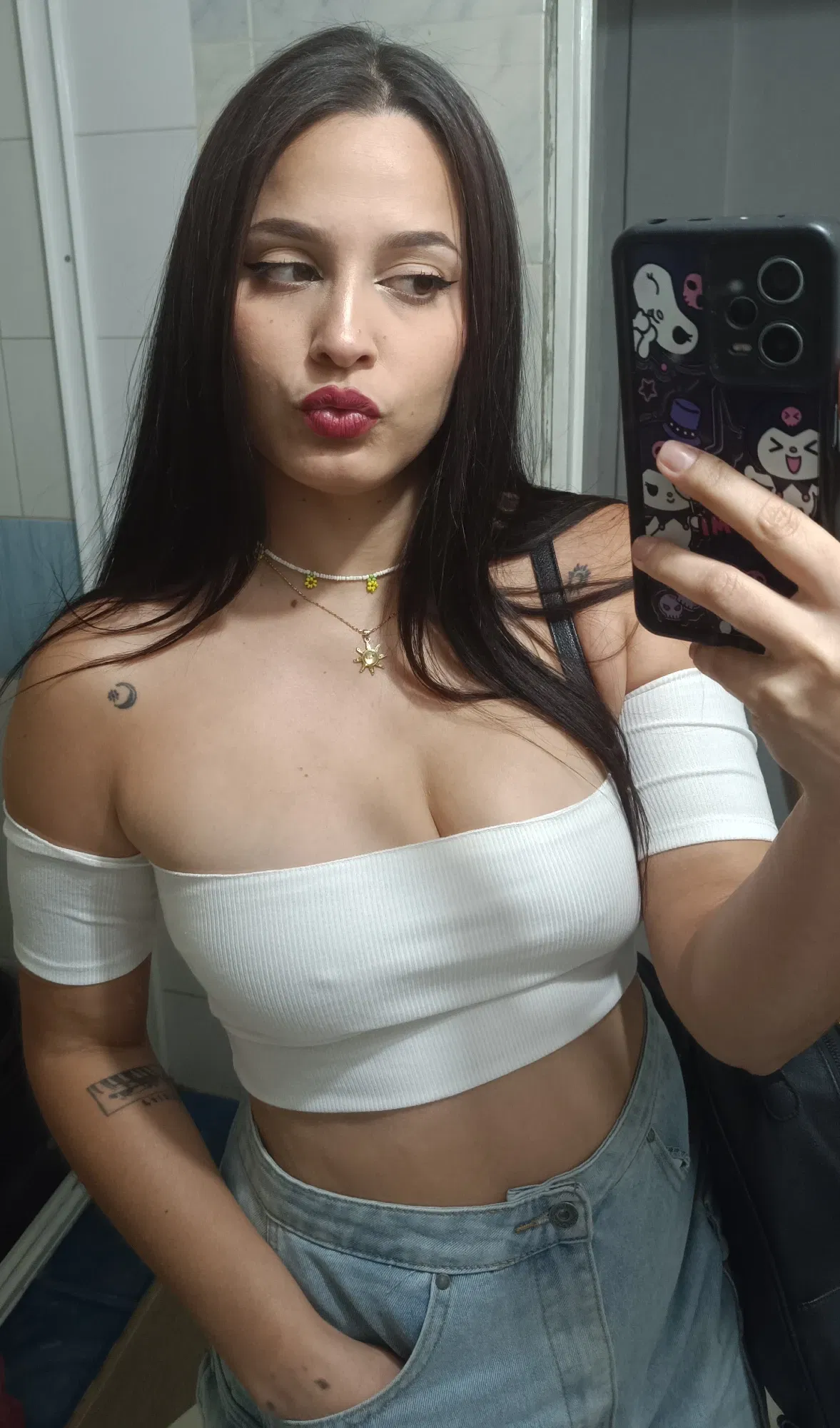 atGGoNBaJdHJ234X_1000422951.webp/