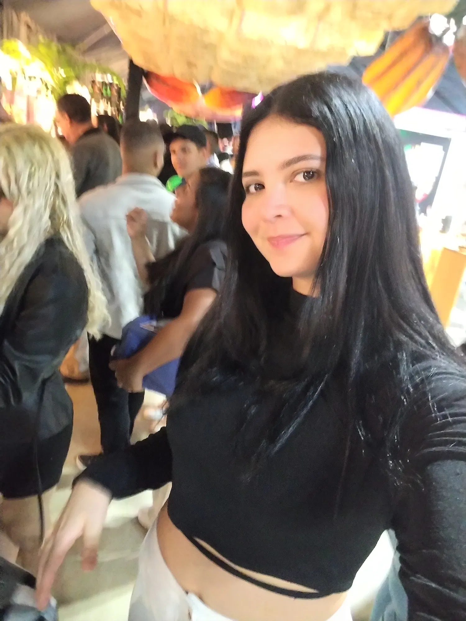 f67Dcr0tgiLzAAZy_1000106836.jpg