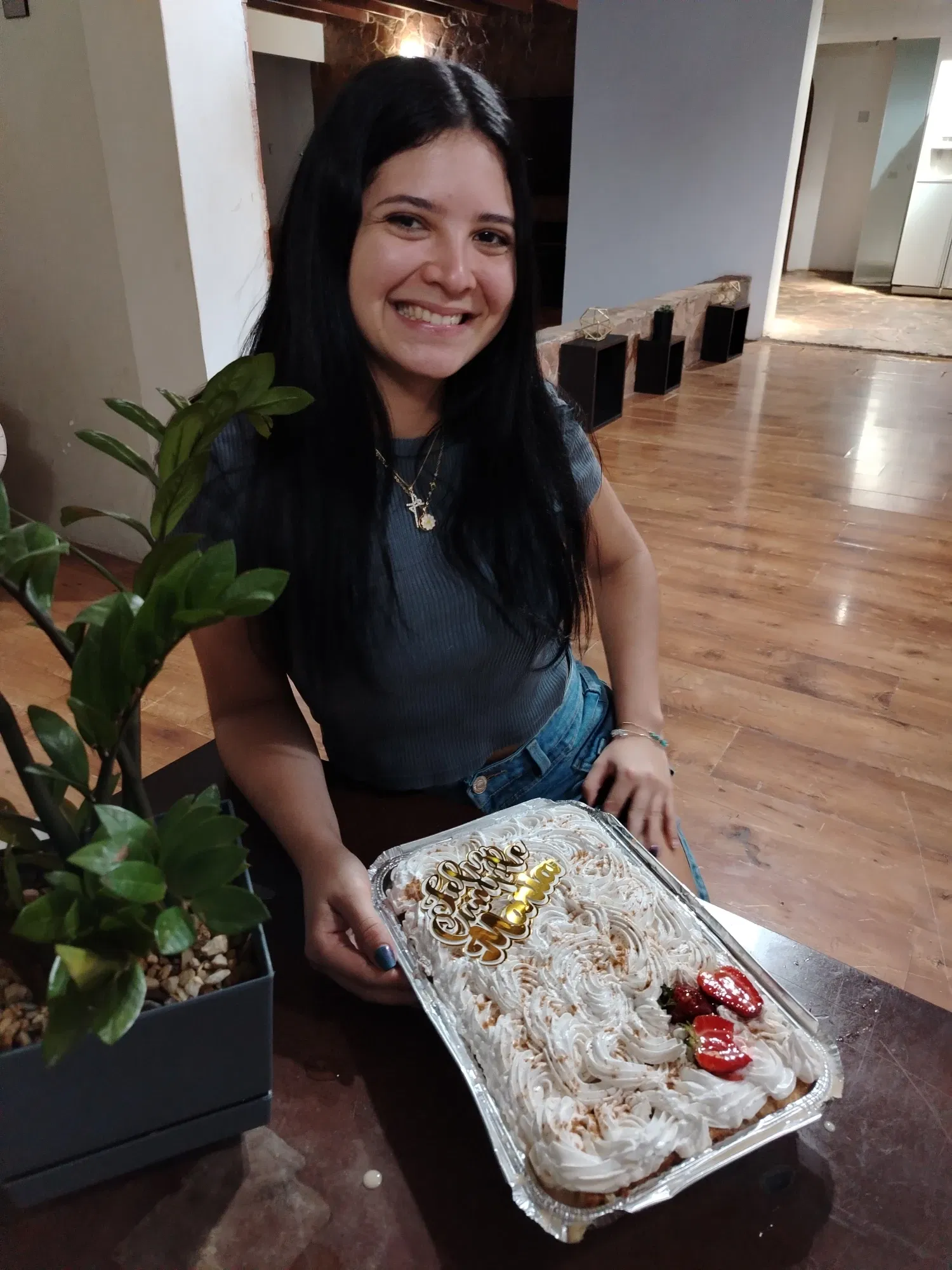 xhyKFKB8SuRYEtvm_1000112031.webp