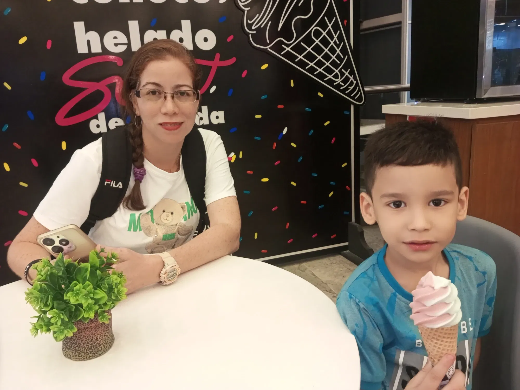 [ESP/ENG] Ideal Friday to go out with my family to enjoy a delicious ice cream.