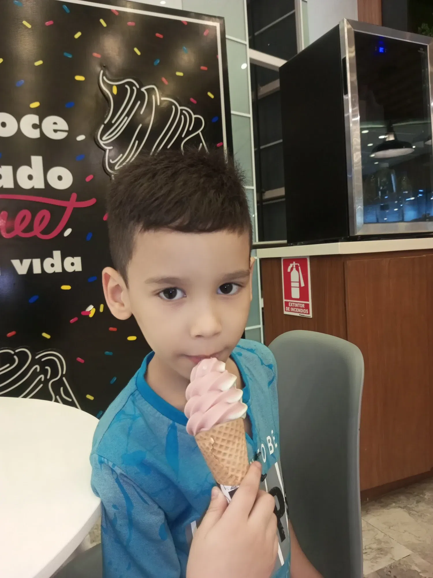 [ESP/ENG] Ideal Friday to go out with my family to enjoy a delicious ice cream.