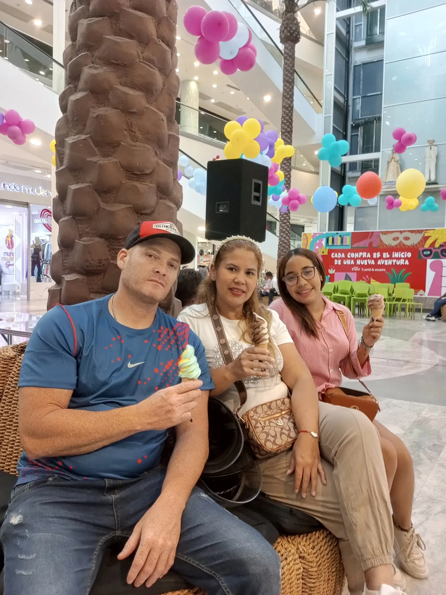 [ESP/ENG] A weekend of sharing ice cream with my family at the mall.