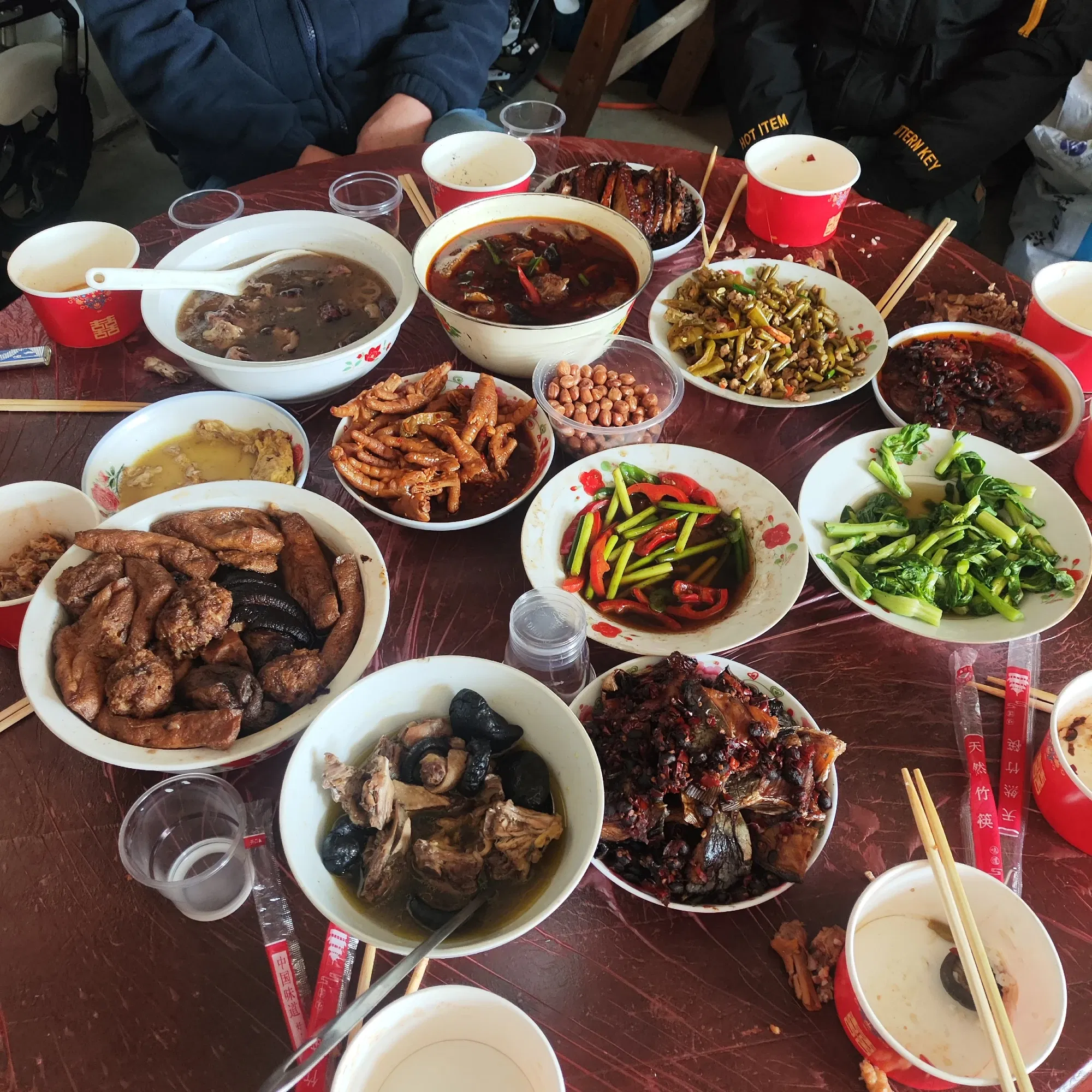 大年初四，继续拜年，吃团圆餐