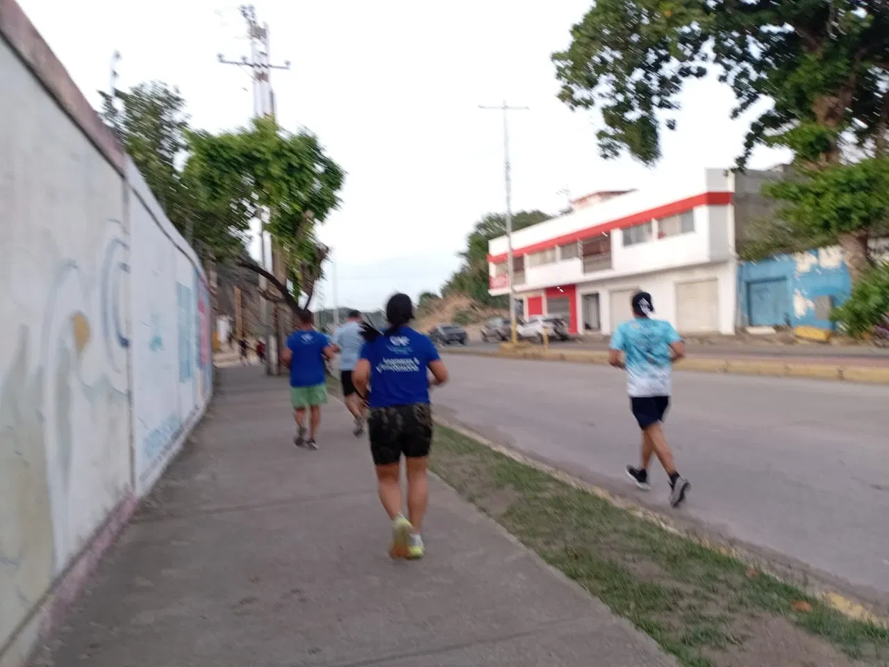 7kytsbZmRR067yFV_04061.webp
