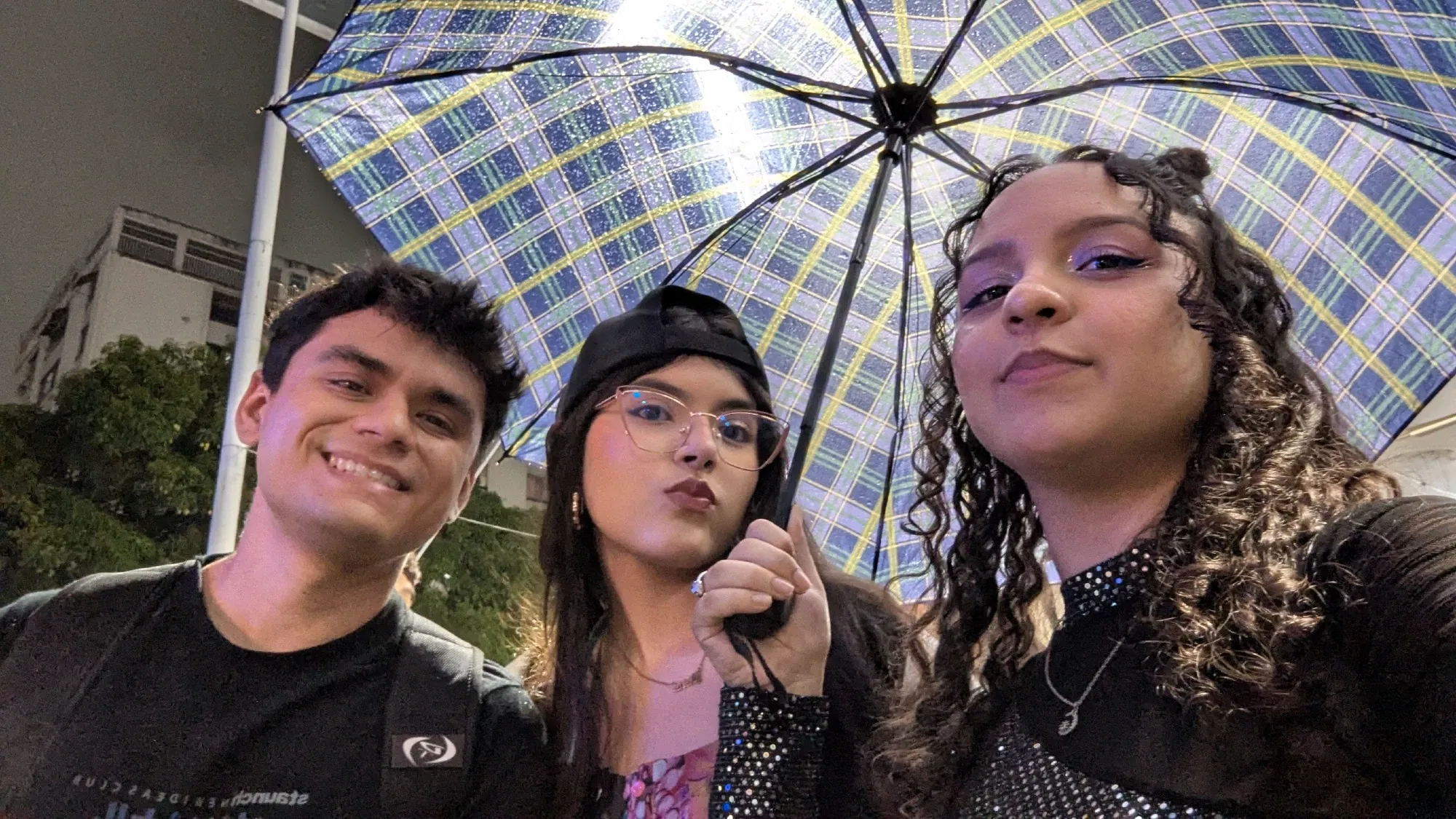 GFdGnNMqA2gJYv36_1000006529.webp