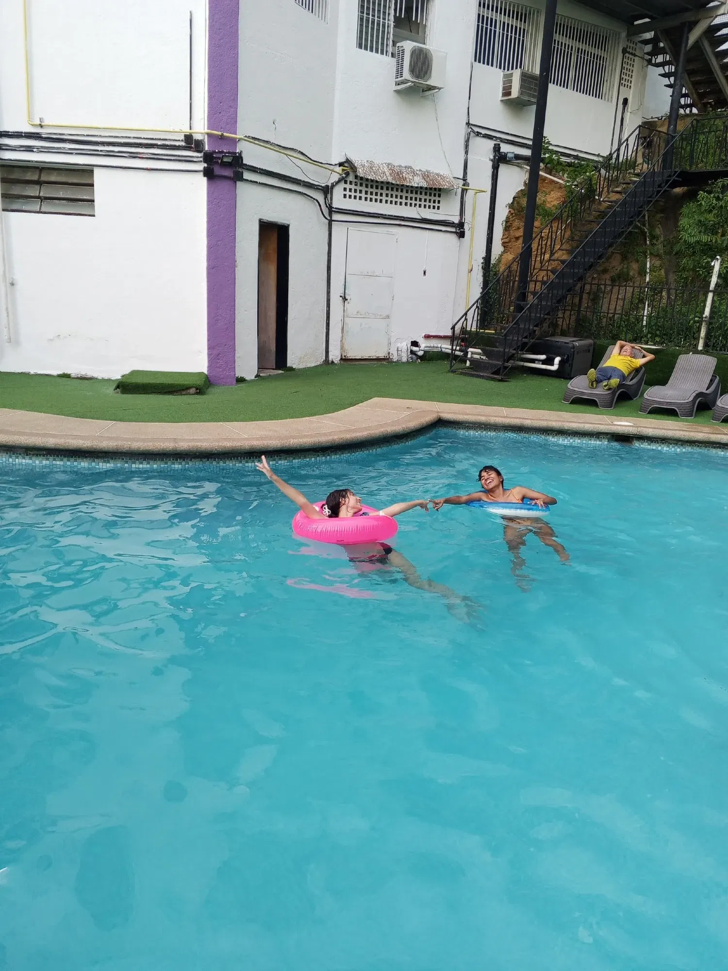 OGy7bLMHMLEfzHsf_1000161695.webp