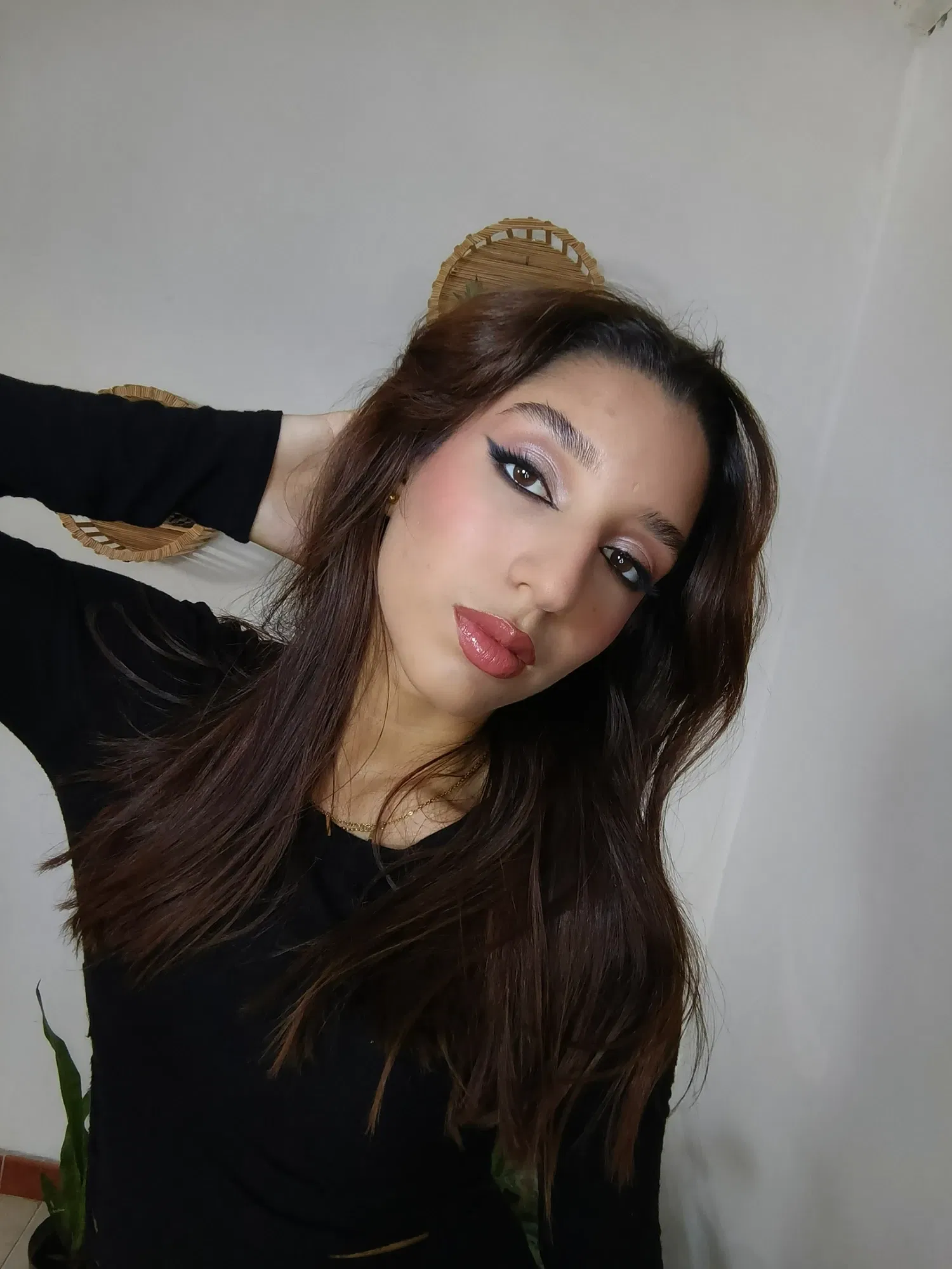 gxCnvQoUoetmQe3a_1000183335.webp