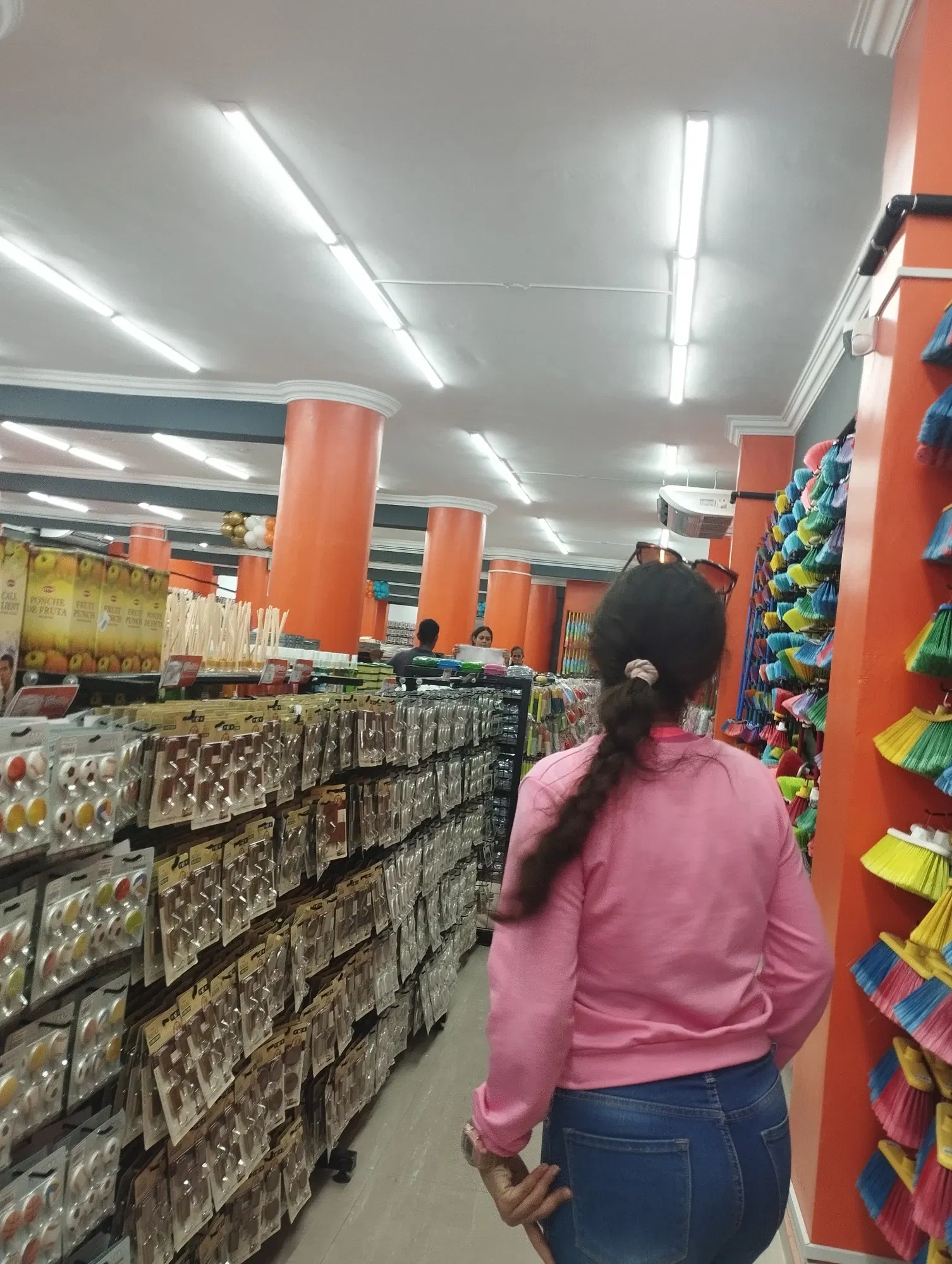KxDxCkFJ9UnLF7VT_1001015940.webp