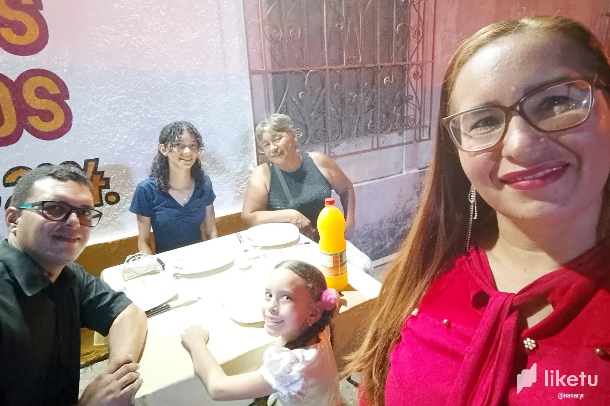 cltxxqckl004y6hsz2mo64ge5_InCollage_20240318_160721290.webp