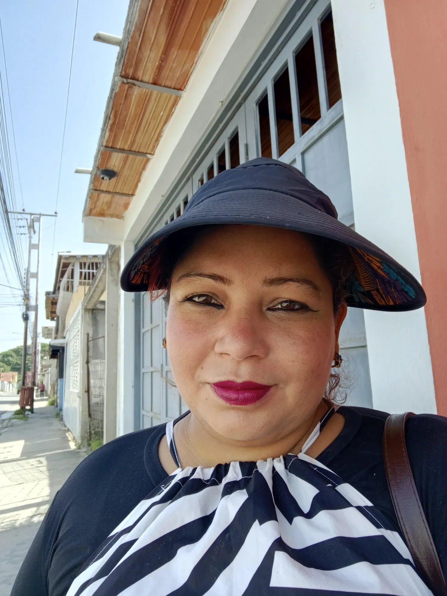 f5ncW2XlSoJEXmcA_1000230274.webp