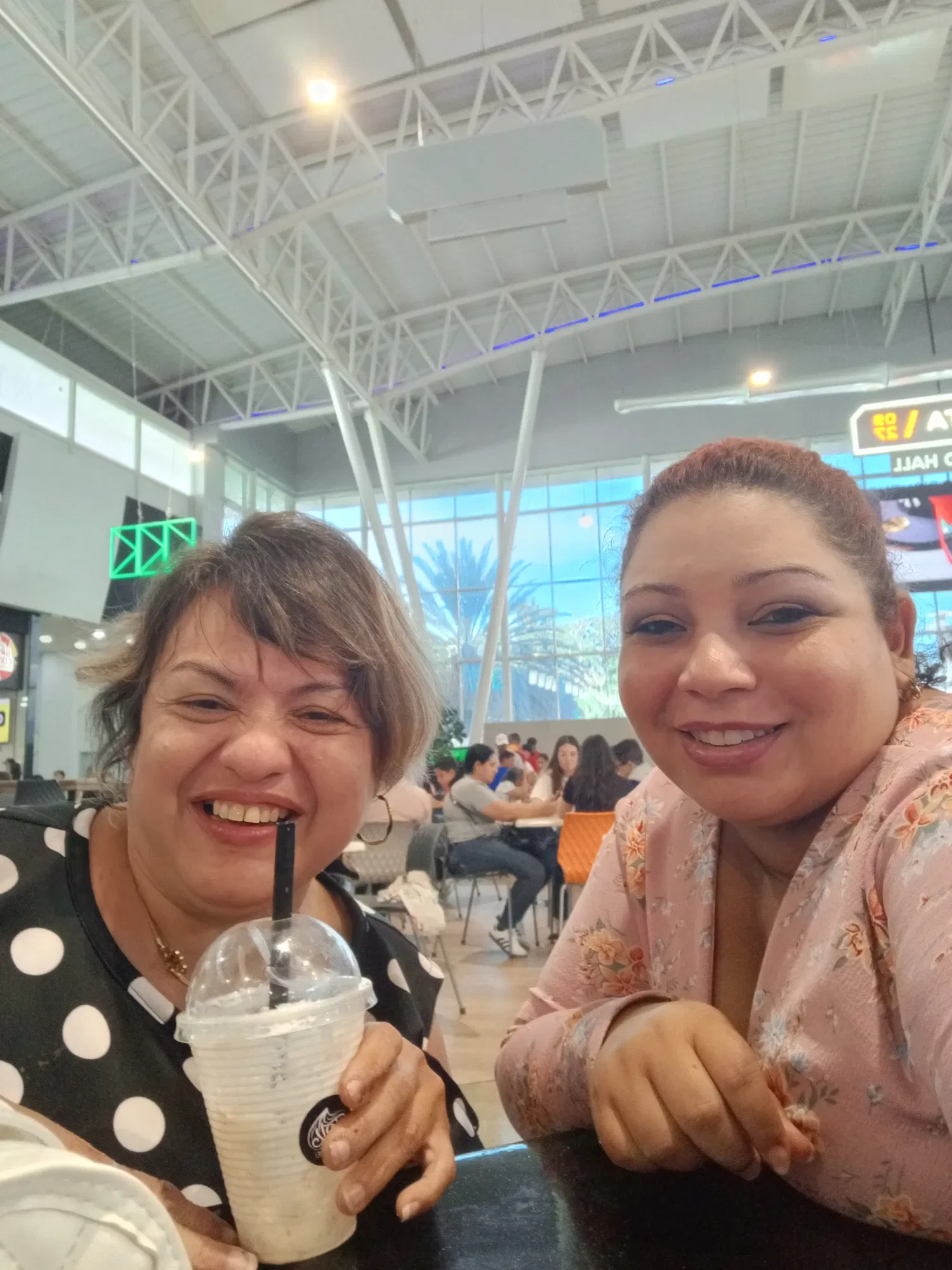 zW1m2X4SWo5AvAp8_1000180530.webp