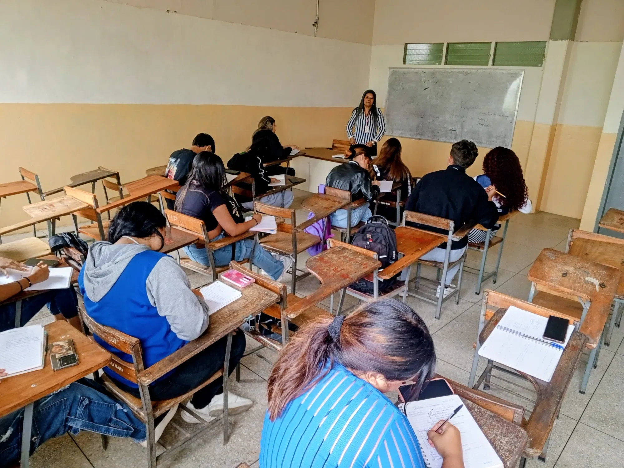 [ENG-ESP] Guiding the last activity of the semester 📝🧑‍🏫🧐