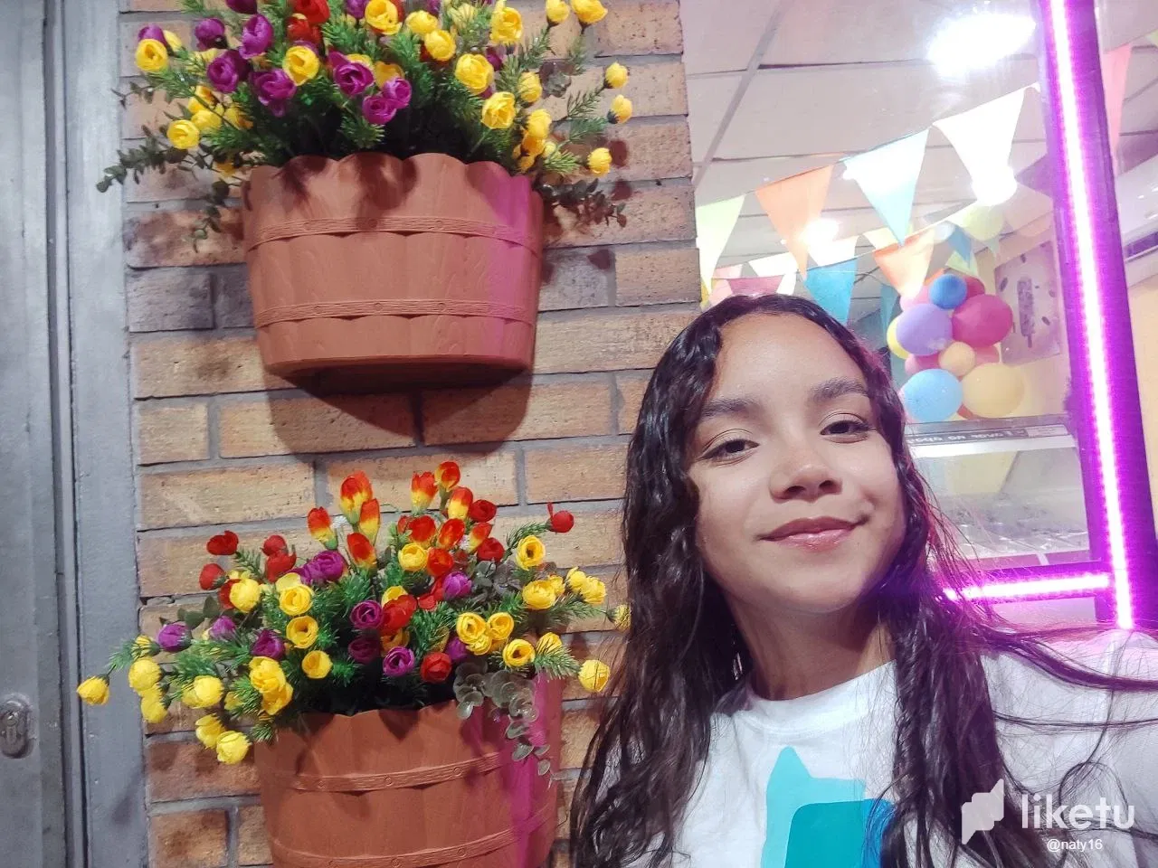 w3YYLxfVaRCiRFS1_2.webp
