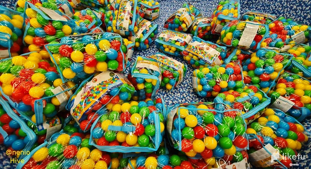 cld9beve100lxboszfmbz0z24_ballpit-001.webp