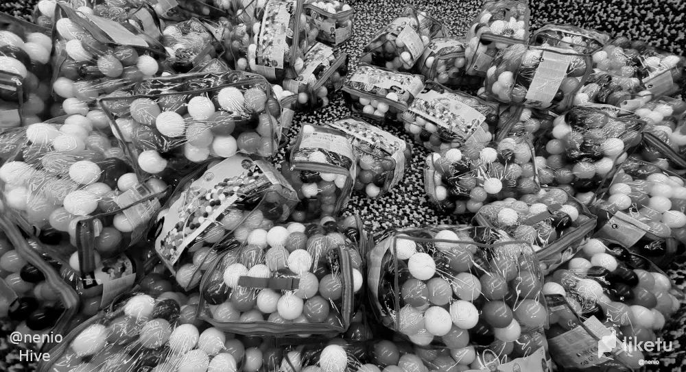 cld9bf1cu00ls1cszf8ktfj9e_ballpit-001-bw.webp