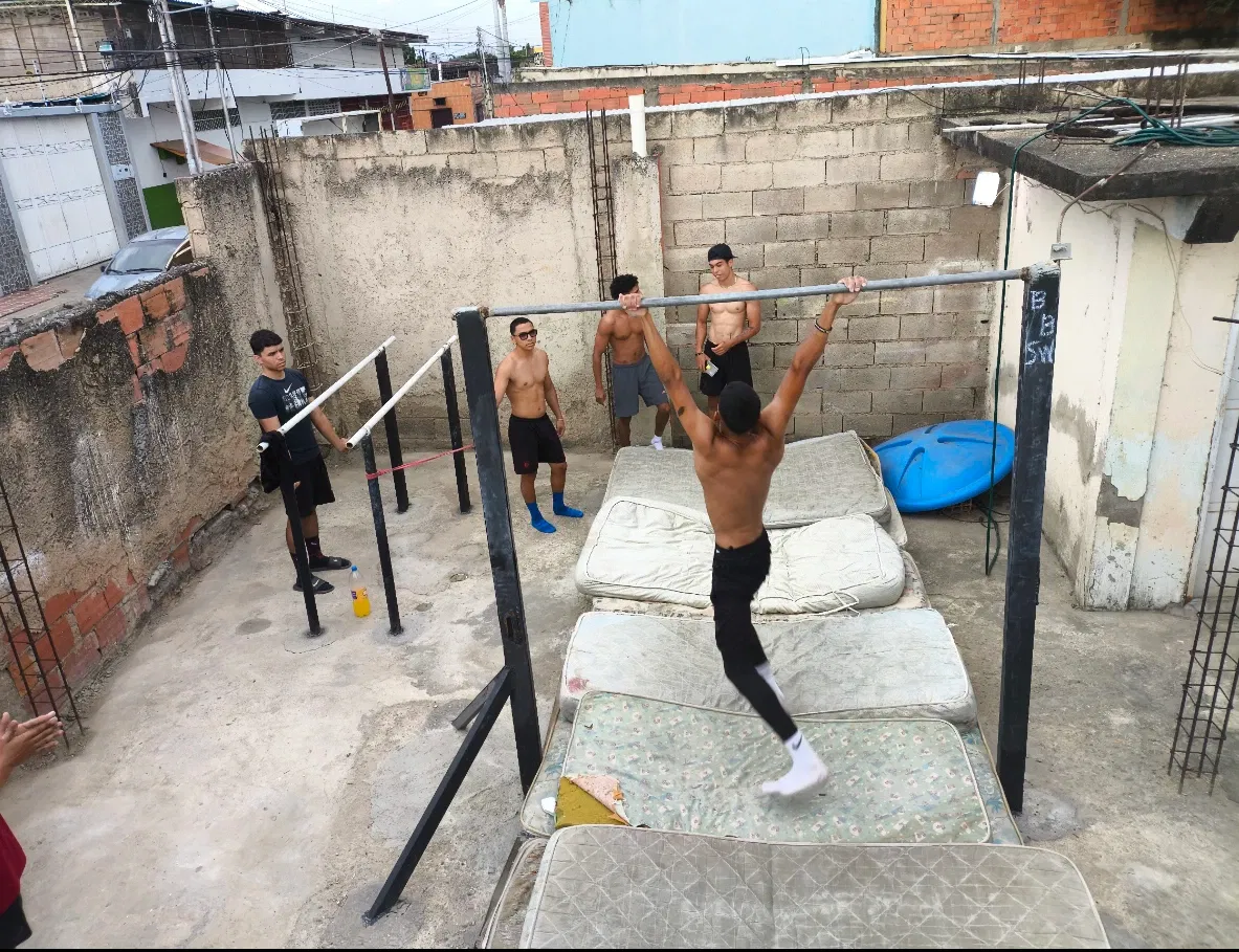 yGcy1ZjRpZCWM1xB_1000322104.webp