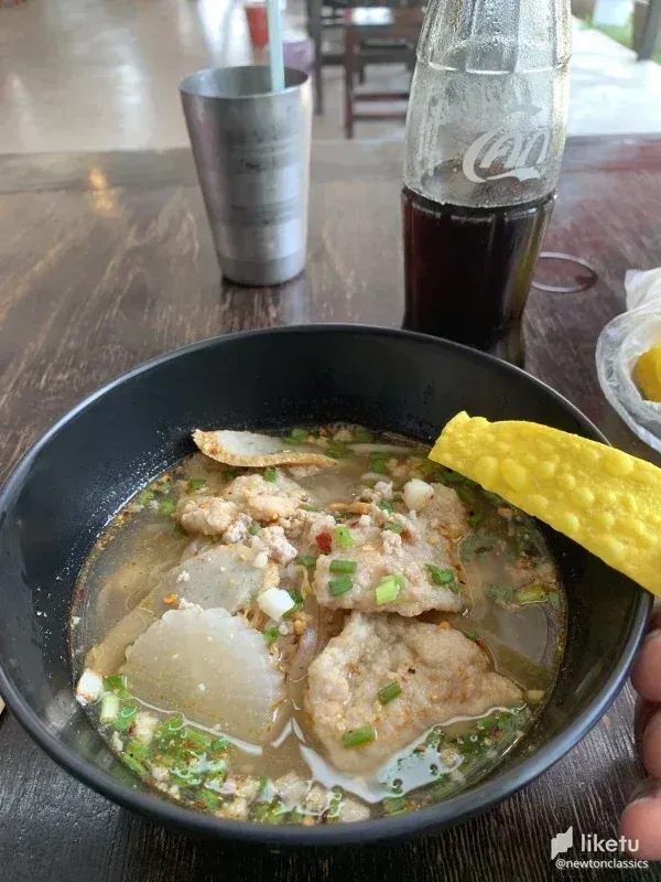 Noodles and Supercubs  - Breakfast in Thailand