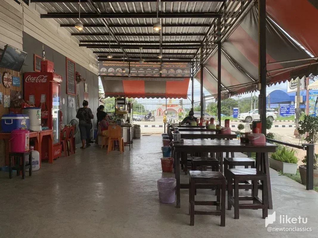 Noodles and Supercubs  - Breakfast in Thailand