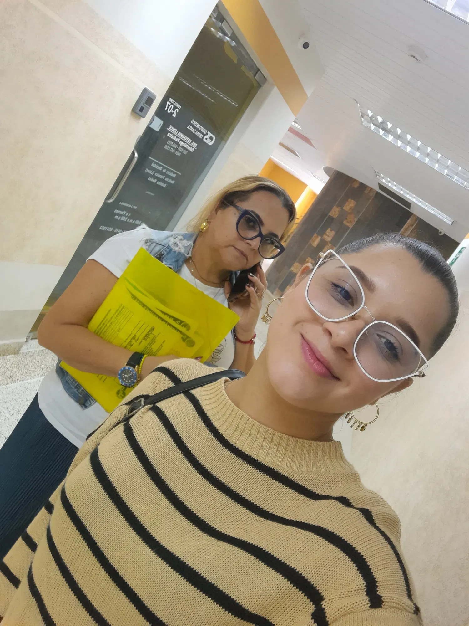 Acompañando a mamá a su consulta con el Cirujano 😁🙏