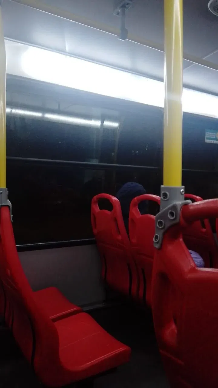LFeLwekdqpk96yyz_bus.webp