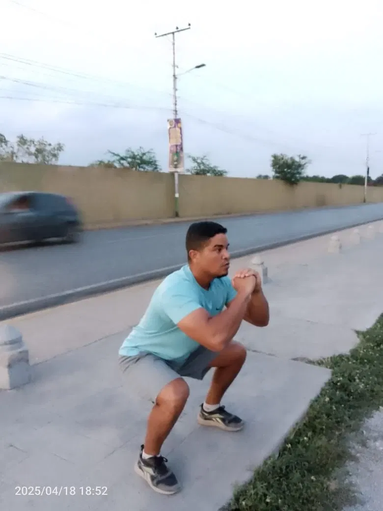 nruwCLRkfTzbzfq2_sentadillas.webp