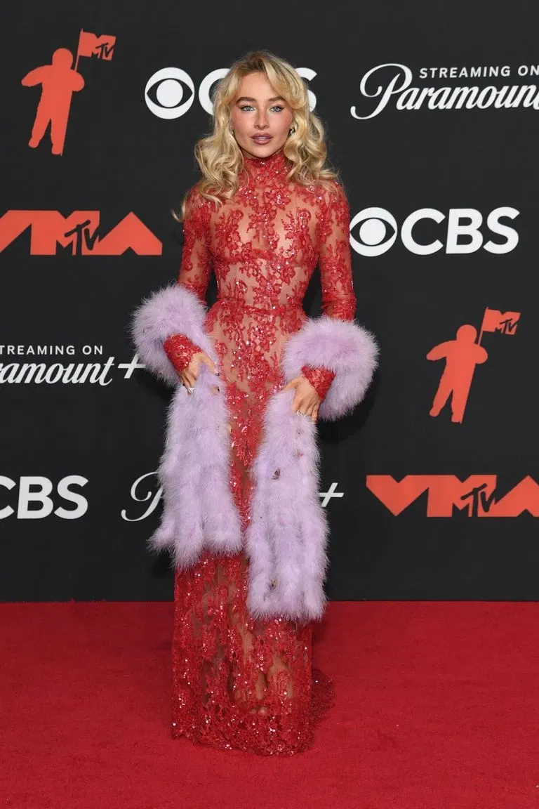 4JjY0rl3hjUA7IkT_sabrina-carpenter-attends-the-2025-mtv-video-music-awards-news-photo-1757285936.pjpeg.webp