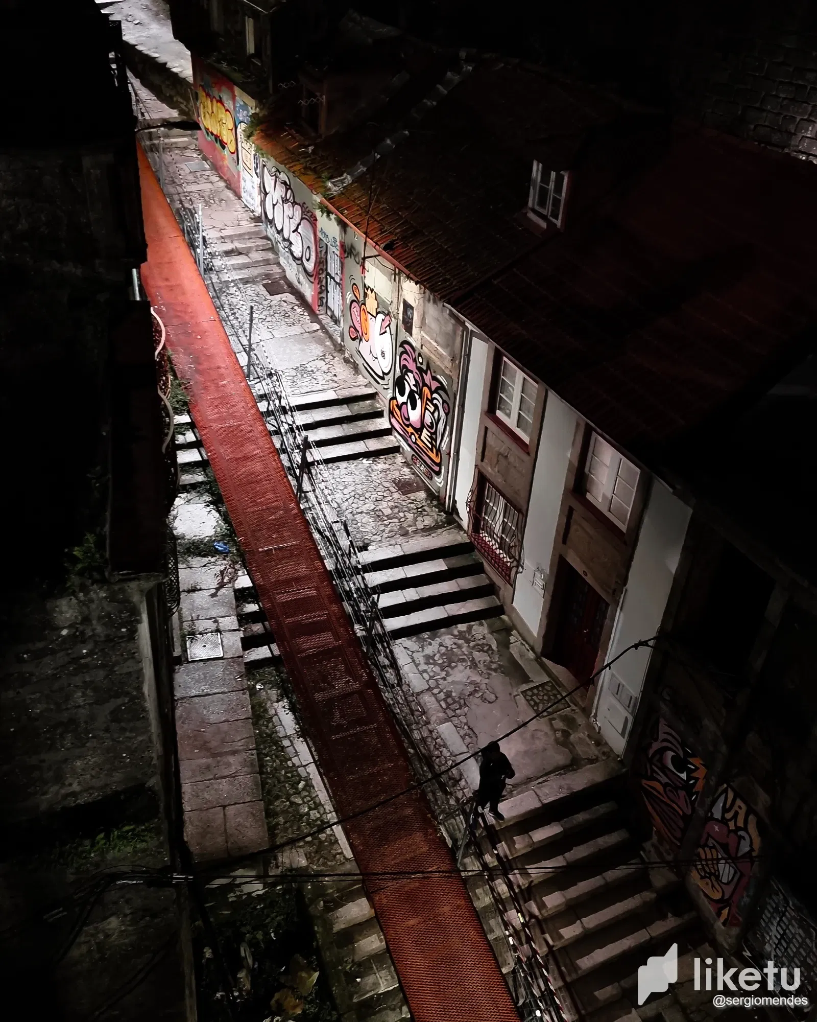 clprcbapq03gkeqszgapn8oo3_Lonely_walks.webp