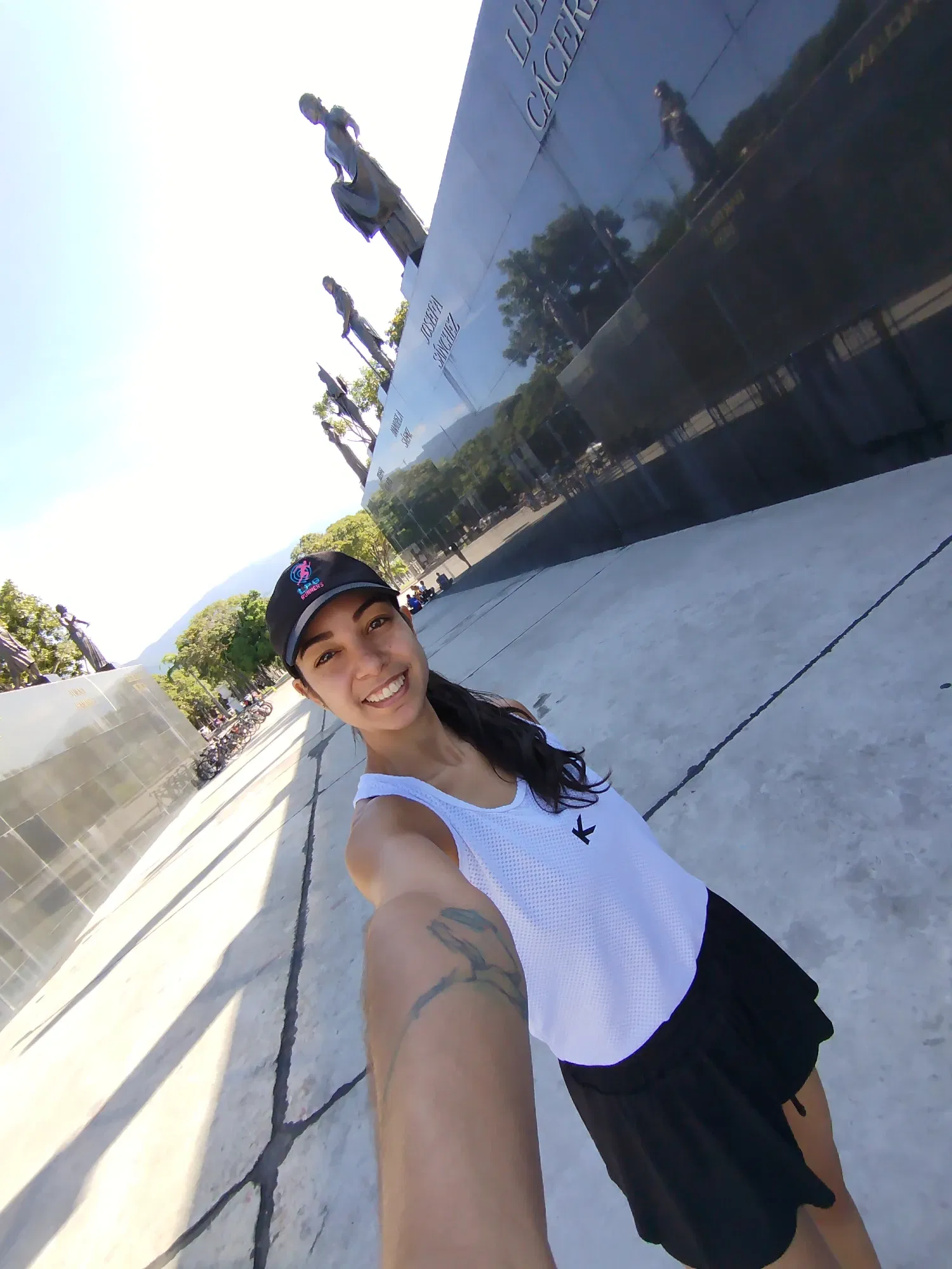 kxqLbM2qICGfpIfo_1000729274.webp