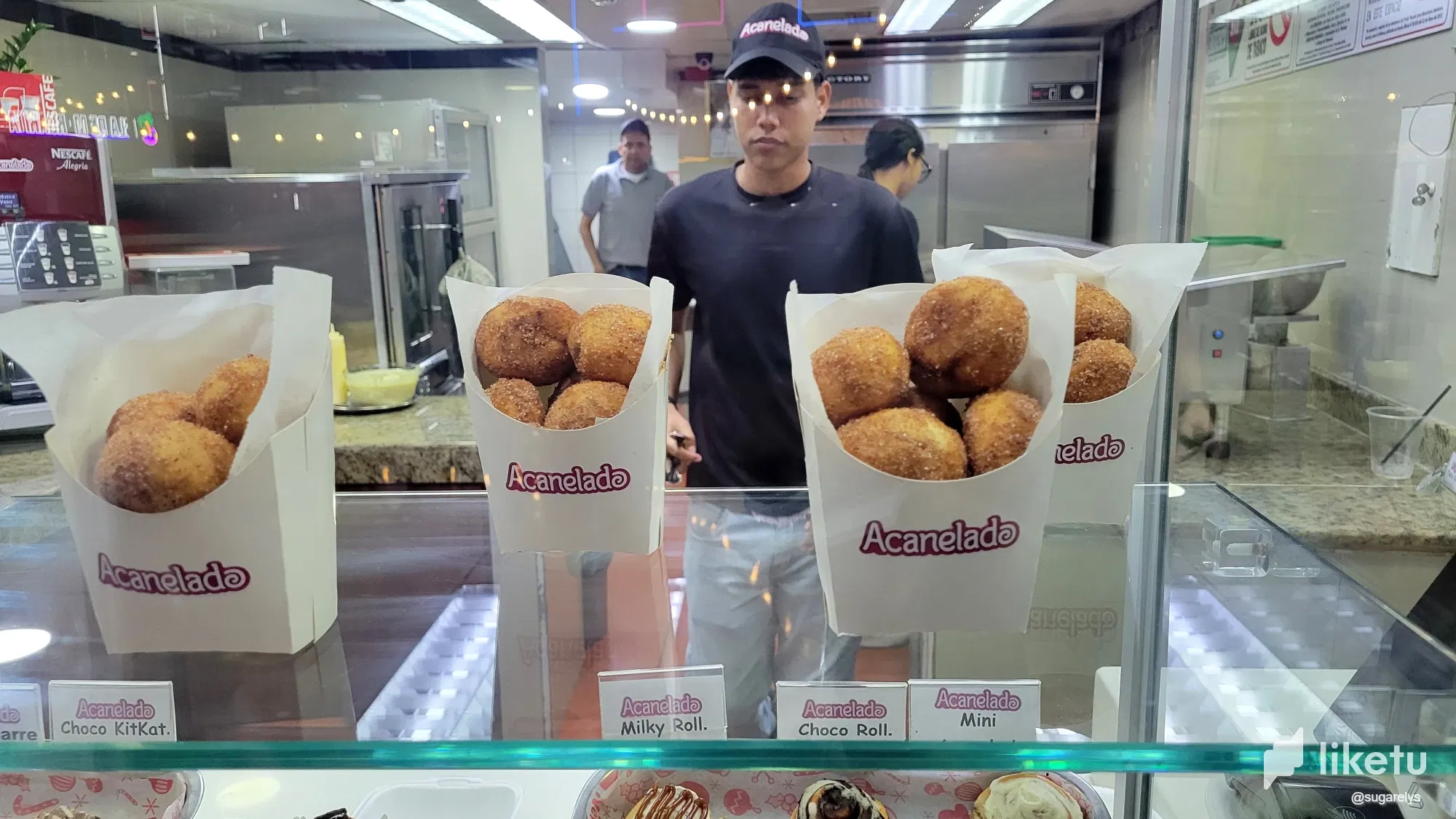 ¡Mi experiencia degustando roles de canela en Acanelados! 🍩 [ESP/ENG]