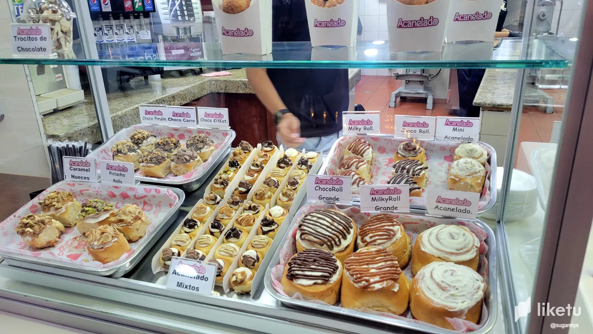 ¡Mi experiencia degustando roles de canela en Acanelados! 🍩 [ESP/ENG]