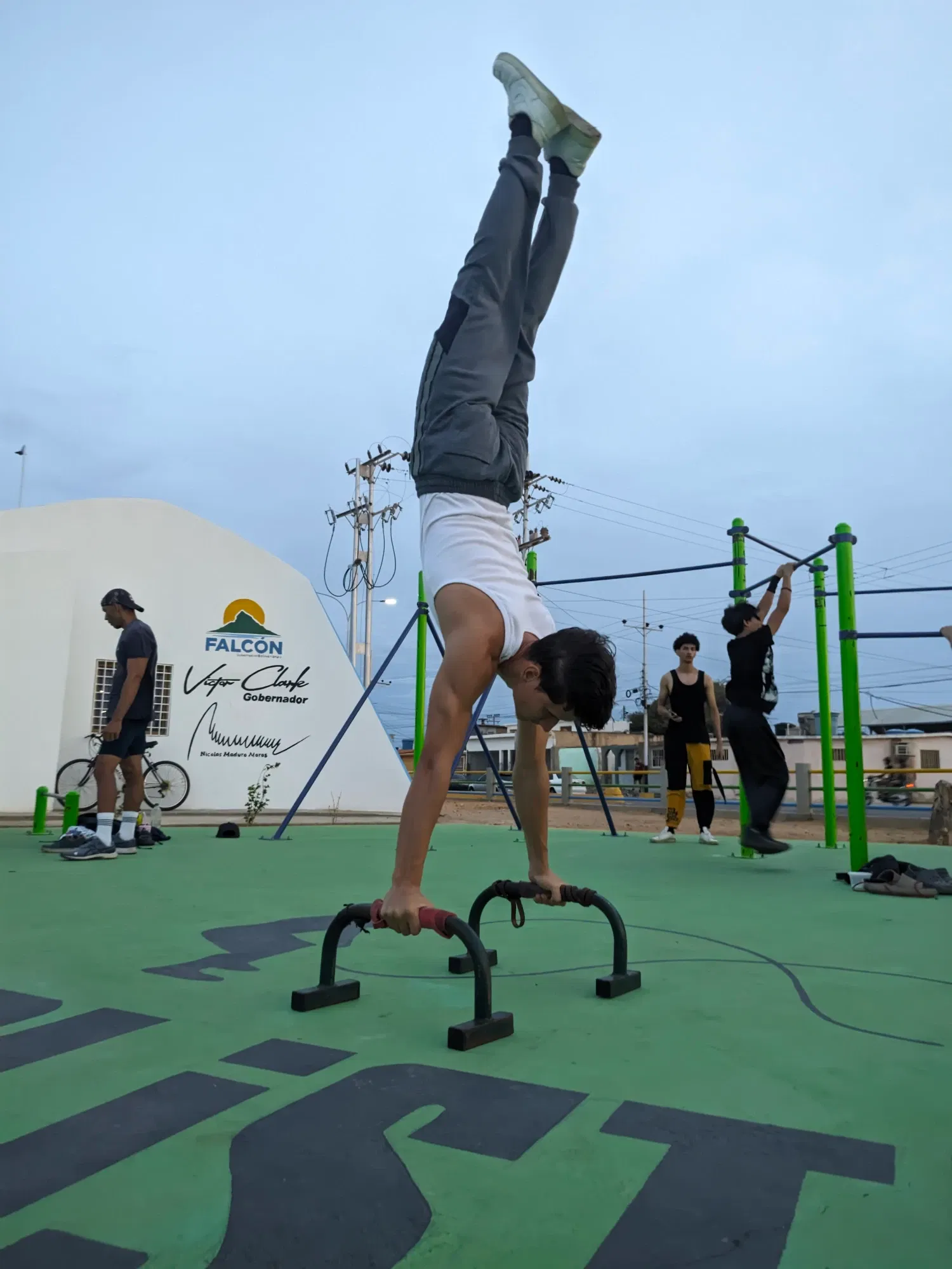 EOYyIMADeVPqJ7CS_PXL_20250905_184831823.MV.webp
