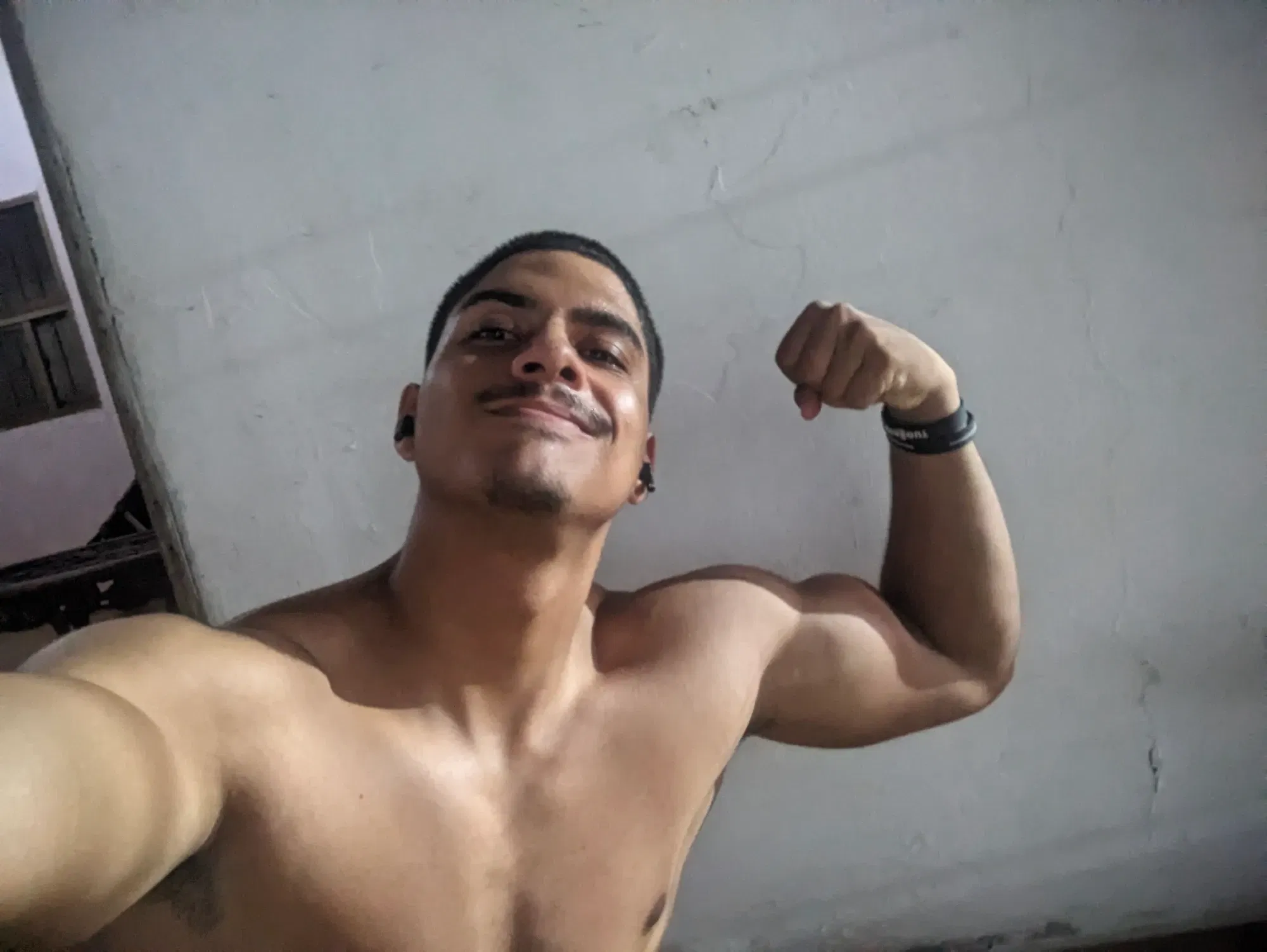 axmpjtMAI3jTLWld_PXL_20250818_192138711.webp