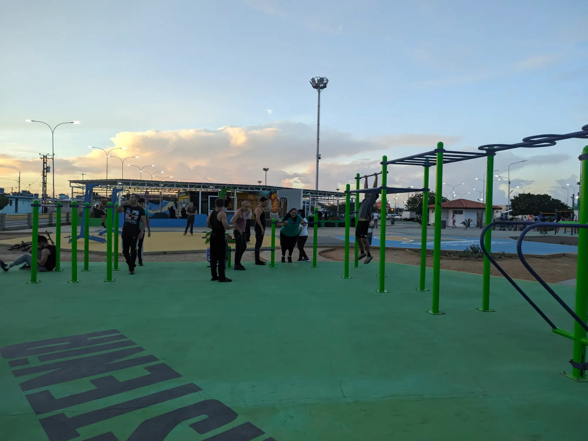 ehOZgi4ikm0iNKcA_PXL_20250905_184432354.webp