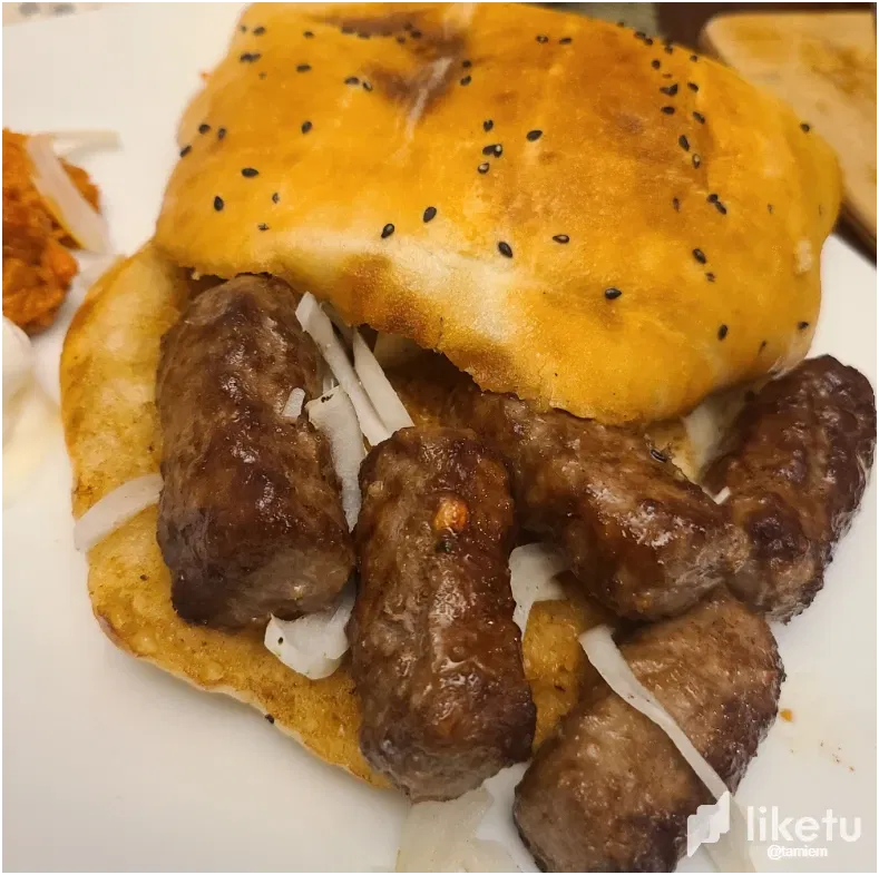 Scones and cevap, that's your minced meat specialty