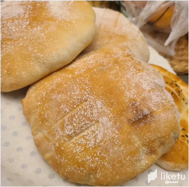 Scones and cevap, that's your minced meat specialty